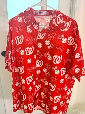 MLB Washington Nationals Hawaiian red shirt men's size Large Polyester